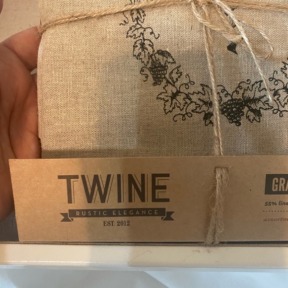 Twine by True Fabrications Grapevine Corkscrew Icon dish towel set of 2 - Picture 3 of 5